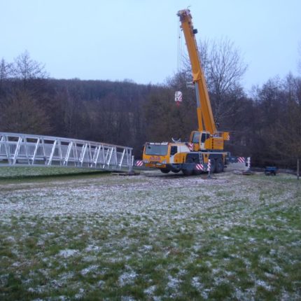 La mise en place de la passerelle